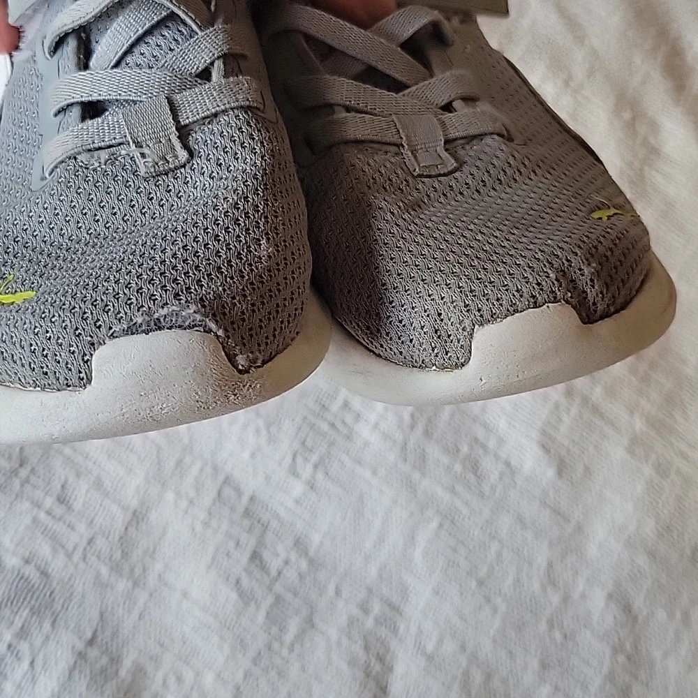 Puma Runners Velcro Boys US1 - Picture 2 of 4